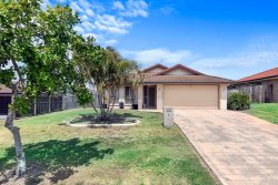 4 Mia Ct, Nikenbah QLD 4655, Australia