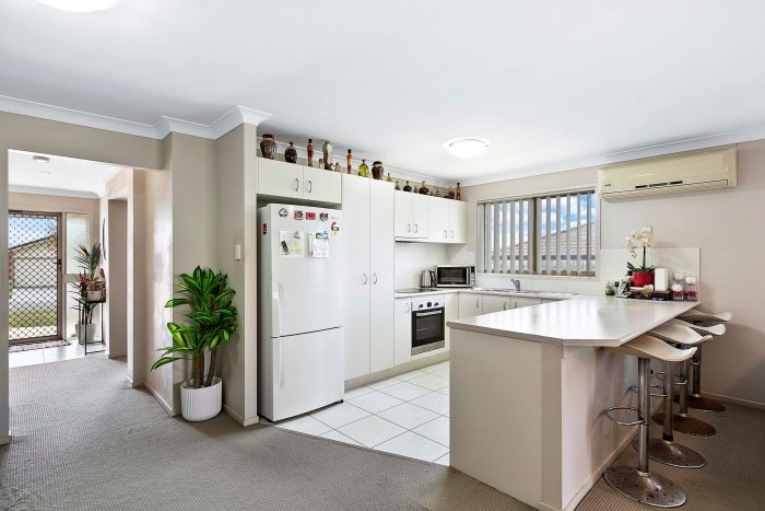 4 Mia Ct, Nikenbah QLD 4655, Australia