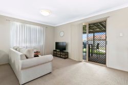 4 Mia Ct, Nikenbah QLD 4655, Australia