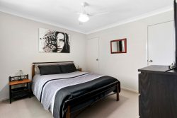 4 Mia Ct, Nikenbah QLD 4655, Australia