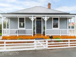 15 Nelumie St, Lindisfarne TAS 7015, Australia