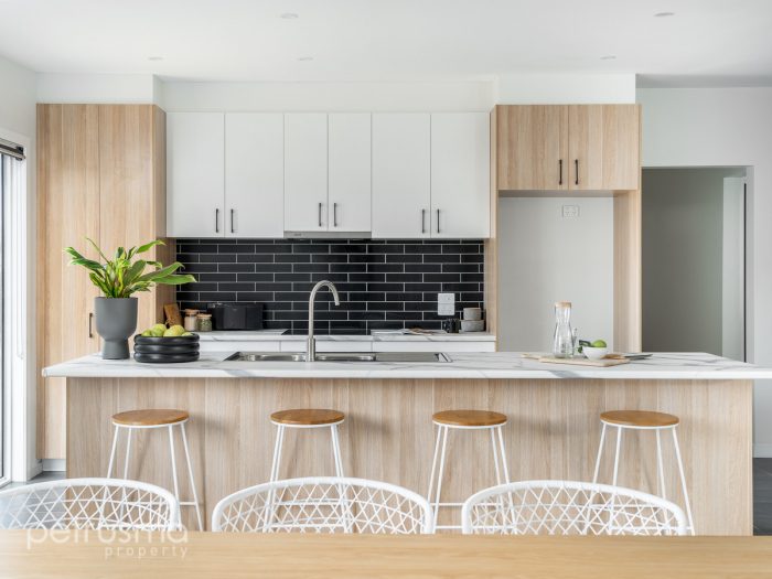 15 Nelumie St, Lindisfarne TAS 7015, Australia