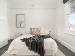 15 Nelumie St, Lindisfarne TAS 7015, Australia