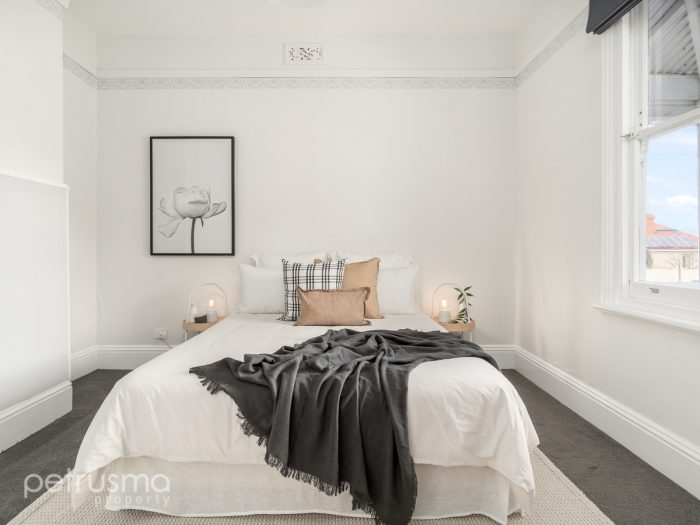 15 Nelumie St, Lindisfarne TAS 7015, Australia