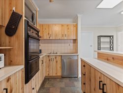 16 Panorama Cres, Reynella SA 5161, Australia