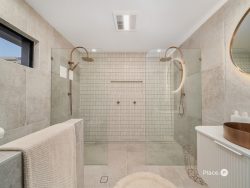 15 Turner St, Scarborough QLD 4020, Australia