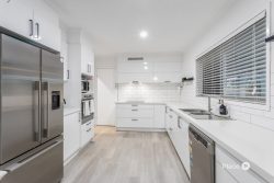 2 Farsley Ct, Kippa-Ring QLD 4021, Australia