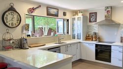 102 Chelsea View Drive, Chatswood, North Shore City, Auckland, 0626, New Zealand