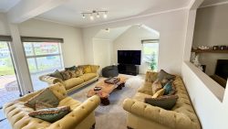 102 Chelsea View Drive, Chatswood, North Shore City, Auckland, 0626, New Zealand