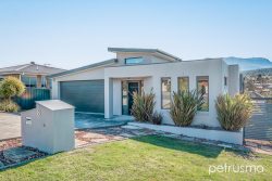 8 Queens Parade, Kingston TAS 7050, Australia