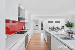 8 Queens Parade, Kingston TAS 7050, Australia