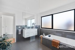 8 Queens Parade, Kingston TAS 7050, Australia