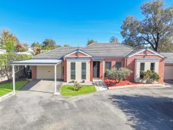 Unit 1/111 Rippon Rd, Hamilton VIC 3300, Australia