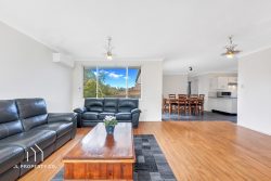 19 Risdon Cres, Kariong NSW 2250, Australia