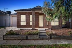 Unit 2/1 Sirius Way, Kurunjang VIC 3337, Australia