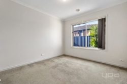 Unit 2/1 Sirius Way, Kurunjang VIC 3337, Australia