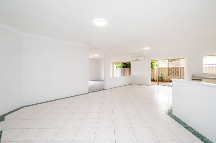 12 Doctorate Cl, Marangaroo WA 6064, Australia