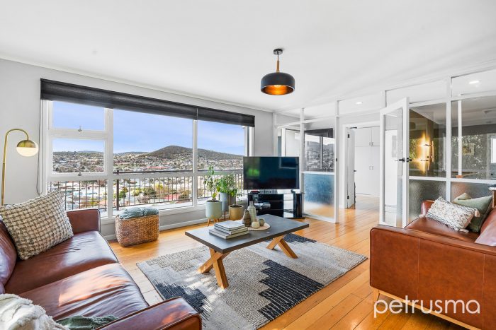 21 Tianna Rd, Lindisfarne TAS 7015, Australia