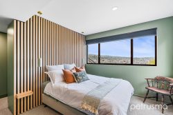 21 Tianna Rd, Lindisfarne TAS 7015, Australia