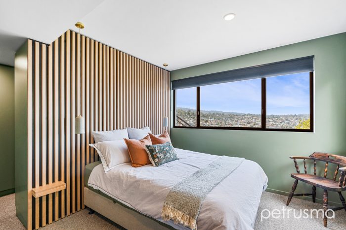 21 Tianna Rd, Lindisfarne TAS 7015, Australia