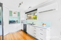 21 Tianna Rd, Lindisfarne TAS 7015, Australia