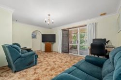 16 Uratta St, West Gosford NSW 2250, Australia