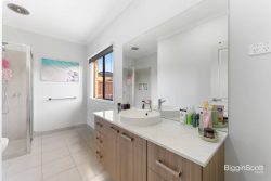 47 Ashbourne Bvd, Donnybrook VIC 3064, Australia