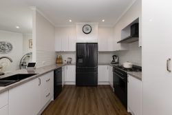 8 Windjammer Cct, River Heads QLD 4655, Australia