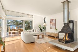 38 Endeavour Dr, Avoca Beach NSW 2251, Australia