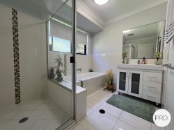 52 Bauhinia St, Boyne Island QLD 4680, Australia