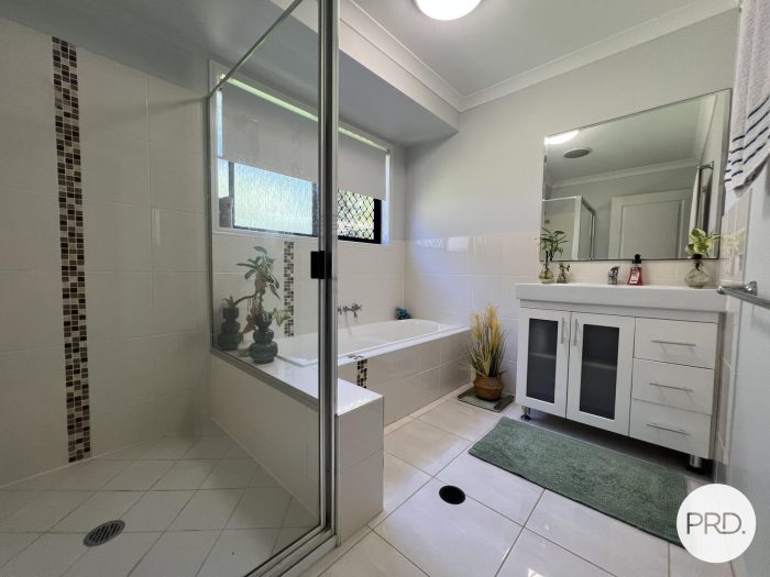 52 Bauhinia St, Boyne Island QLD 4680, Australia