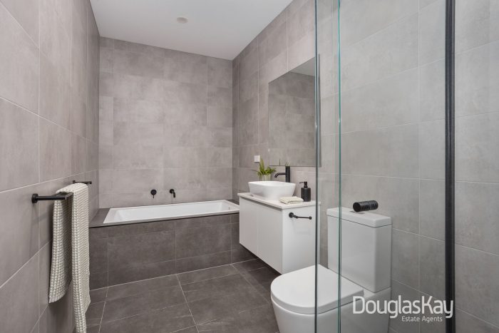 Unit 2/46 Burns St, Maidstone VIC 3012, Australia