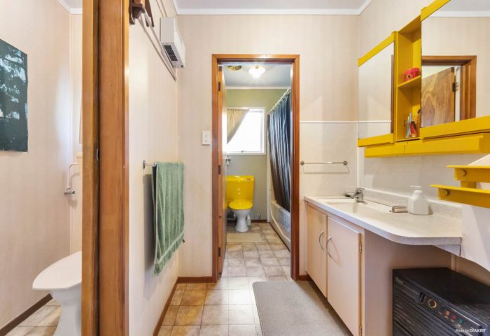 7 Butterworth Drive, Glendene, Waitakere City, Auckland, 0602, New Zealand