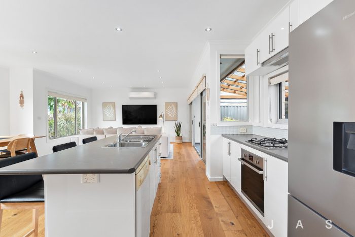 61 Cala St, West Footscray VIC 3012, Australia