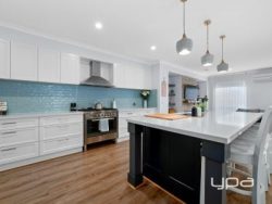 2 Cardell St, Maddingley VIC 3340, Australia