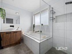 2 Cardell St, Maddingley VIC 3340, Australia