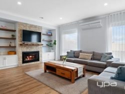 2 Cardell St, Maddingley VIC 3340, Australia