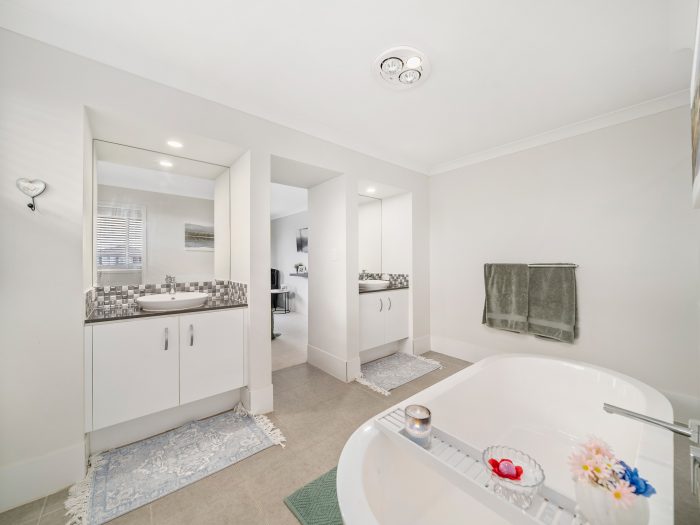 26 Carson Cct, Mango Hill QLD 4509, Australia