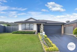 4 Cromwell Rd, Leneva VIC 3691, Australia