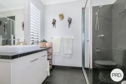 4 Cromwell Rd, Leneva VIC 3691, Australia