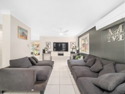 16 Esk Pl, Kallangur QLD 4503, Australia