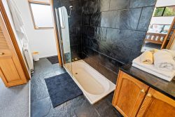 24 Gorman Street, Macandrew Bay, Dunedin, Otago, 9014, New Zealand