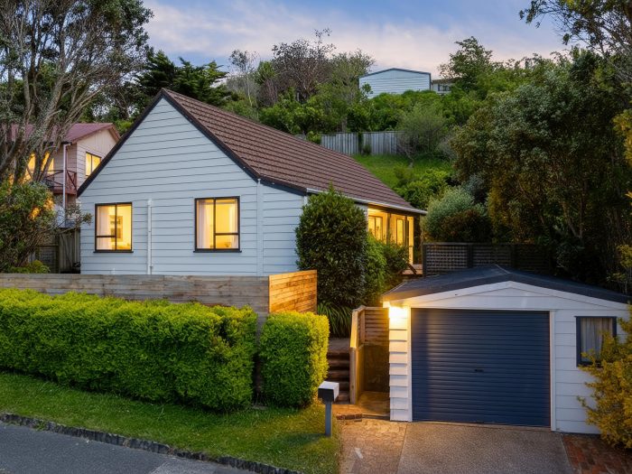 26 Guadeloupe Crescent, Grenada Village, Wellington, 6037, New Zealand