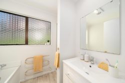 26 Guadeloupe Crescent, Grenada Village, Wellington, 6037, New Zealand