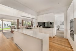 34 Hampden Rd, Armadale VIC 3143, Australia