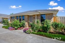 Unit 2/45 Holts Ln, Darley VIC 3340, Australia