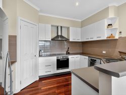 30 Quarry Rd, Illowa VIC 3282, Australia