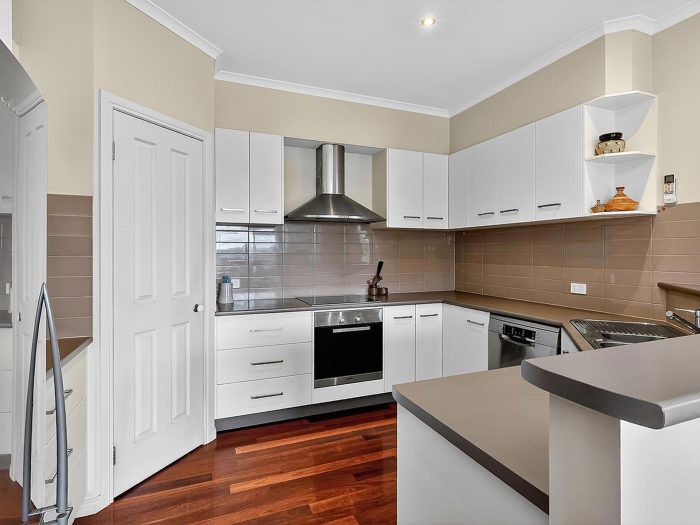 30 Quarry Rd, Illowa VIC 3282, Australia