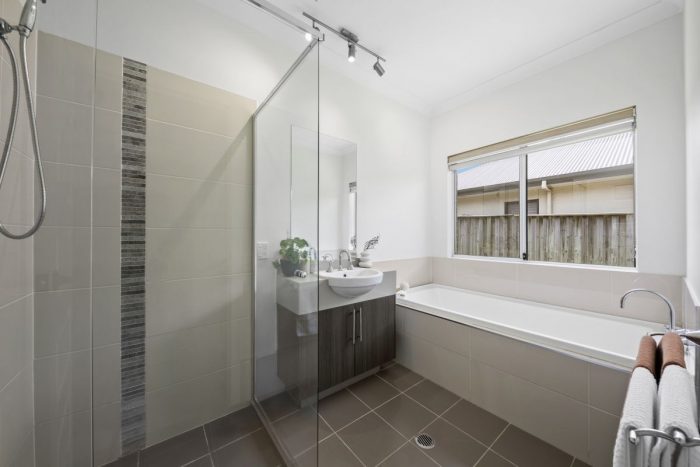 38 McKeachie Dr, Aberglasslyn NSW 2320, Australia