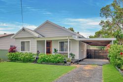 13 Inderan Ave, Lake Haven NSW 2263, Australia